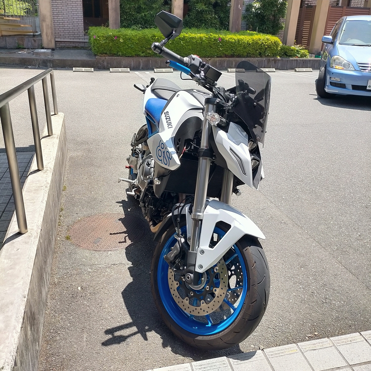 GSX-8Sにヨシムラのウインドアーマーを取り付け - チーターはソロツー