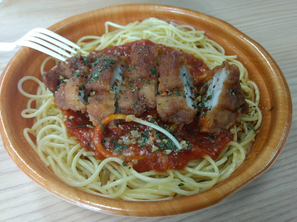スパイスチキンのトマトソースパスタ開けてみた