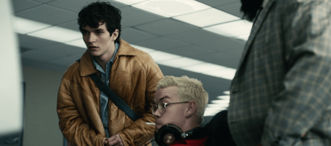 左：フィン・ホワイトヘッド