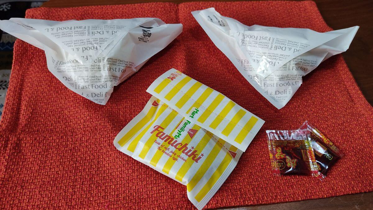 ファミチキと肉まん2個