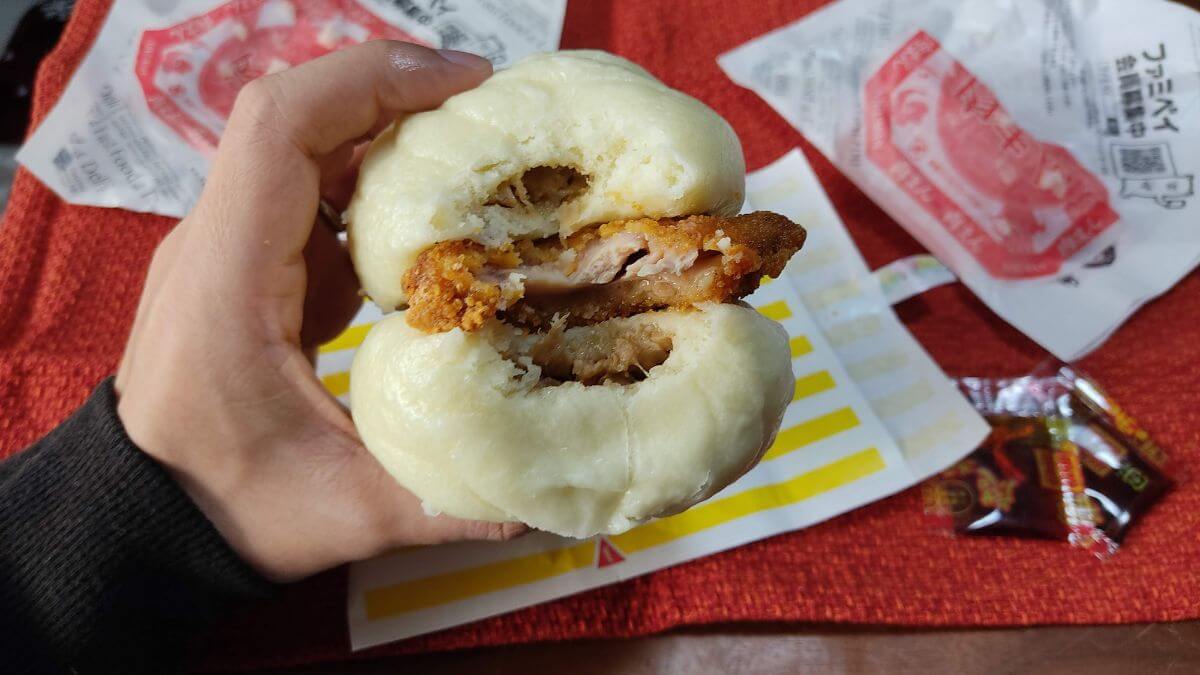肉まんのファミチキバーガーを食べた感想