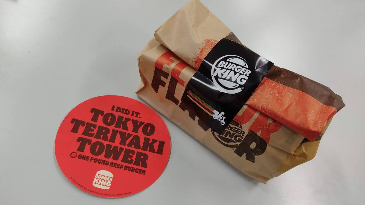 東京テリヤキタワー超ワンパウンドビーフバーガーについてくるステッカー