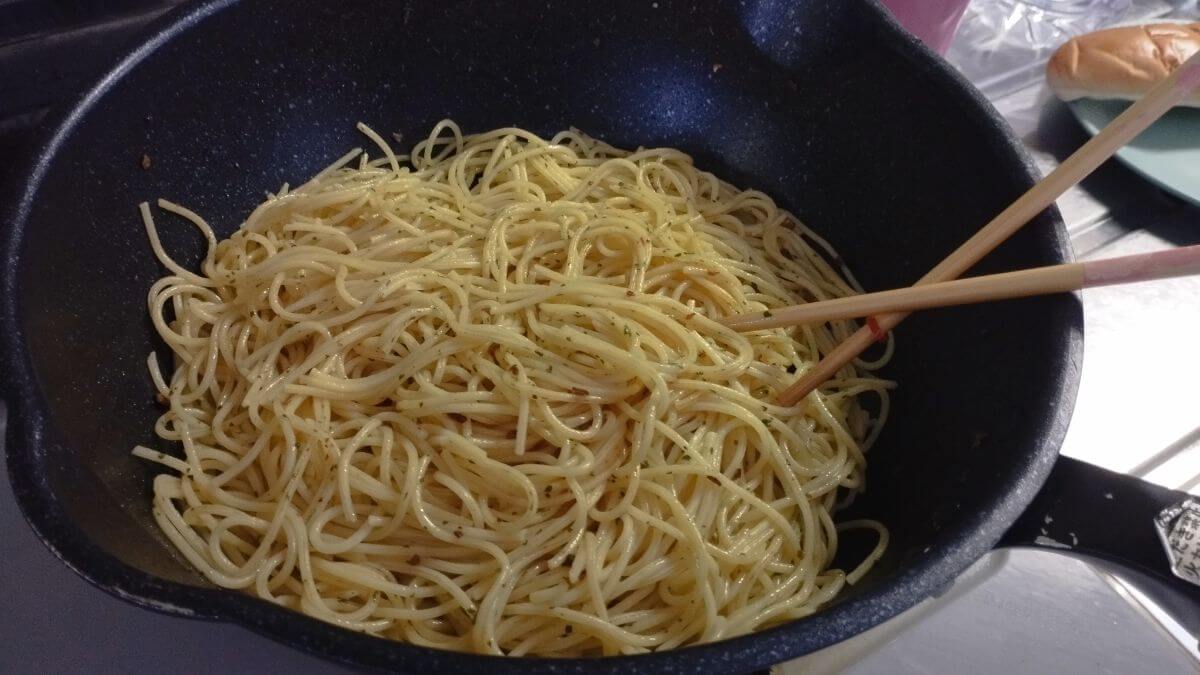 ペペロンチーノパンを作るために作ったペペロンチーノ