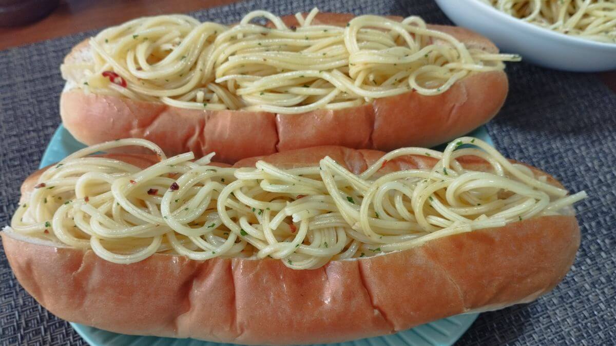 ペペロンチーノパンの出来上がり