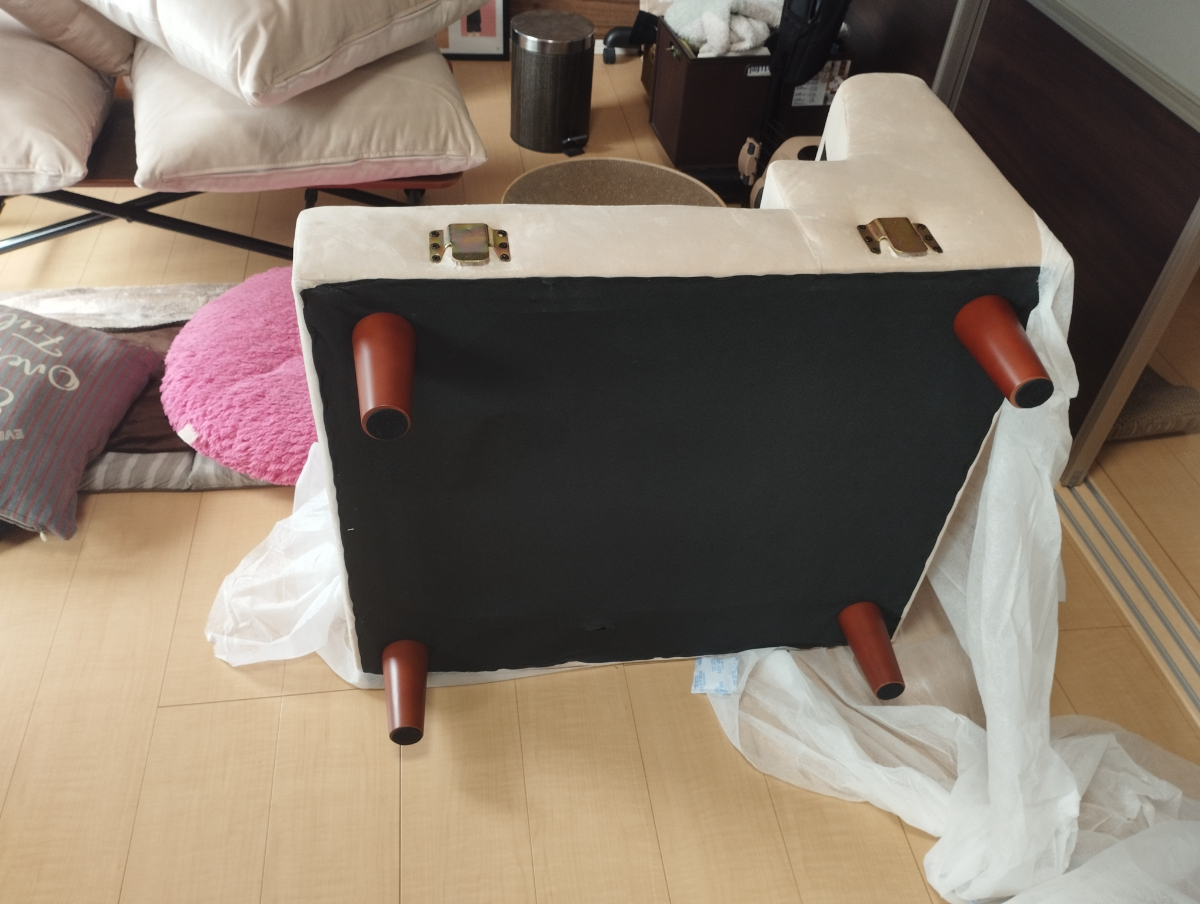 組み立て分解が可能なLOWYAのL字型カウチソファー