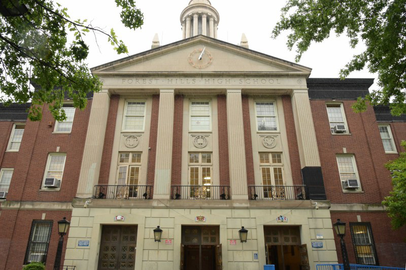 RAMONESゆかりの学校を訪れた時の写真