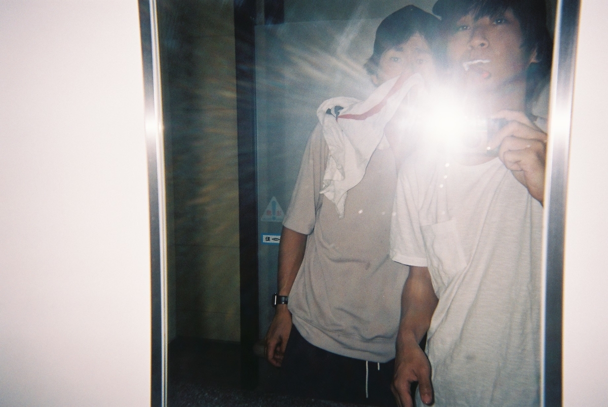 高速PAで友人を撮影したフィルム写真