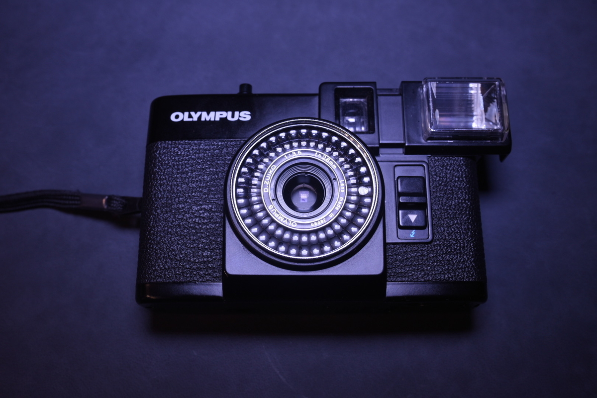 ハーフカメラ Olympus PEN EFレビュー｜外観・スペック・魅力を紹介