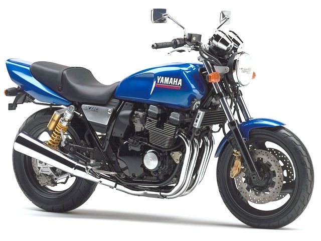 1997年xjr400rの新色としてブルーとブラックが追加され白とシルバーは継続