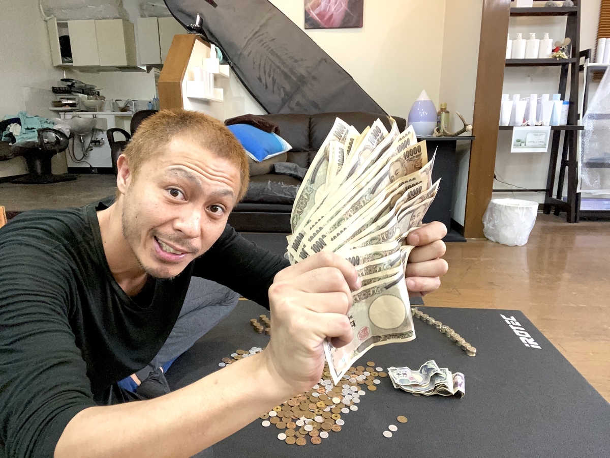 【100万円貯まる貯金箱】37才独身が1年間ランダムに貯めた100万円貯金箱はいくら貯まってるのか?