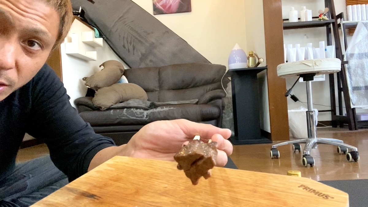 カナダ産とうきび育ち牛肩ミスジを美容室のカセットコンロで美味しく頂きます。