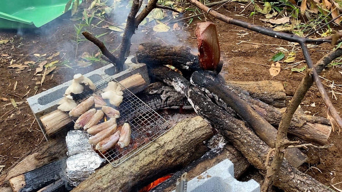 【兄が買った山でとりあえずテント泊】燻製肉作って肉焼いて食べた