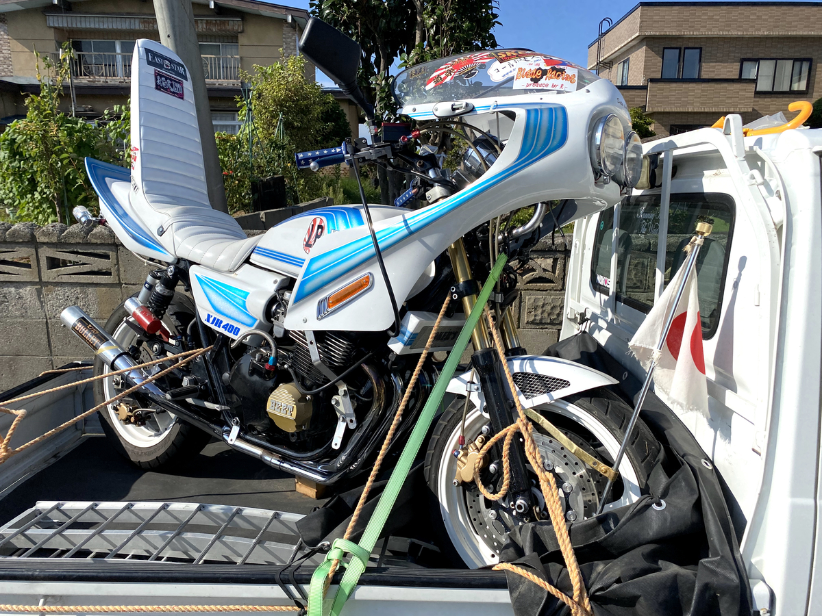 デュアルカウル装着の初期型xjr400