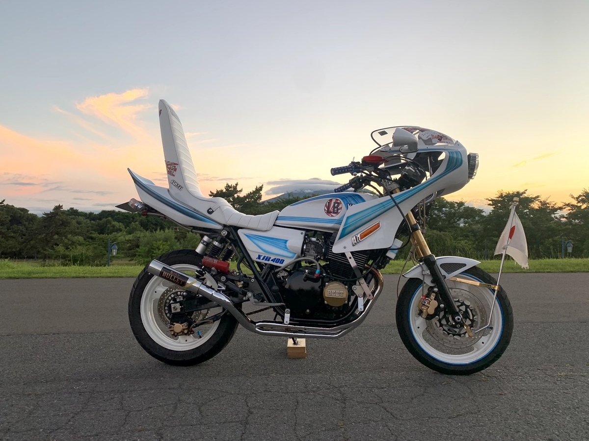 デュアルカウル装着の初期型xjr400