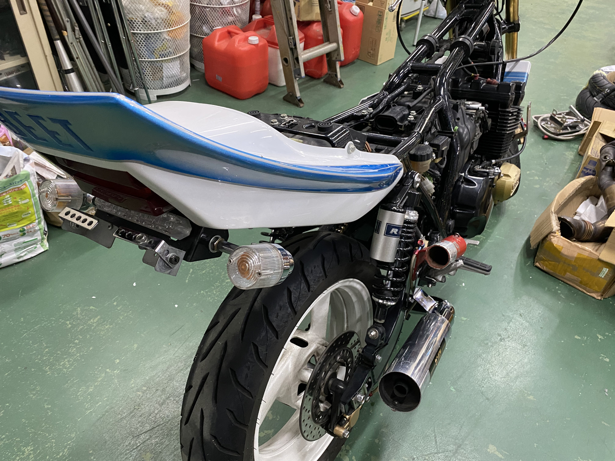 xjr400初期型4HMをメタルコンパウンドで金属部分を磨いた