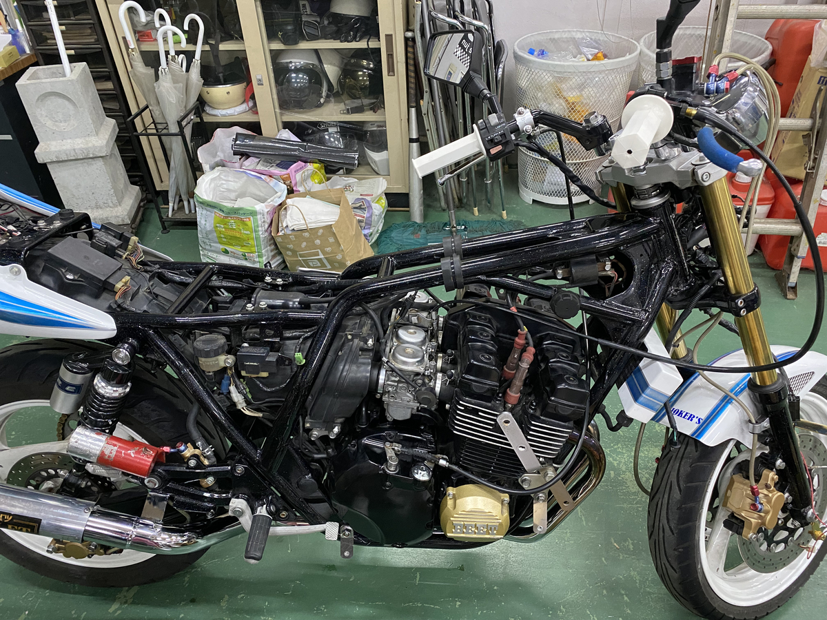 xjr400初期型4HMをメタルコンパウンドで金属部分を磨いた