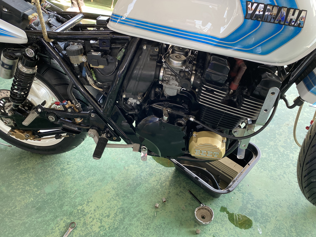 xjr400初期型4HMのエンジンオイルの抜き方 - Toshiの悪あがき