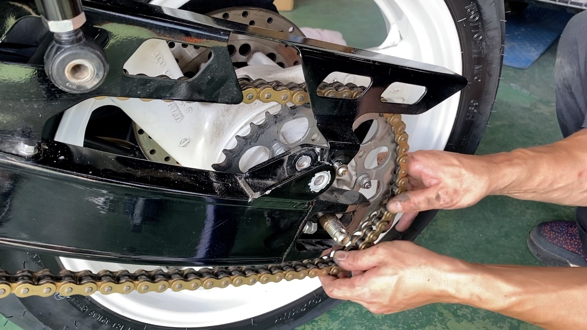 xjr400初期型4HMのリアタイヤ（後ろ）の取り付け方