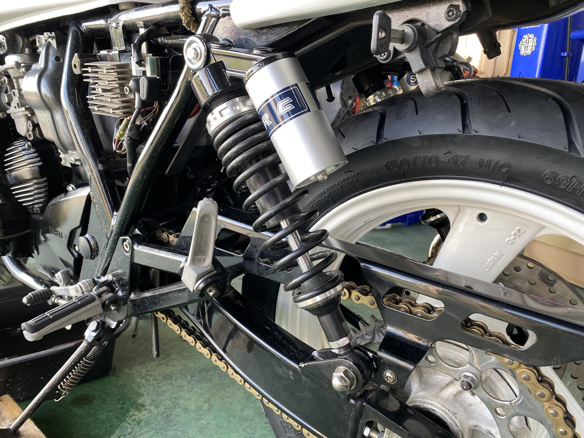 xjr400初期型4HMのリアタイヤ（後ろ）の取り付け方 - Toshiの