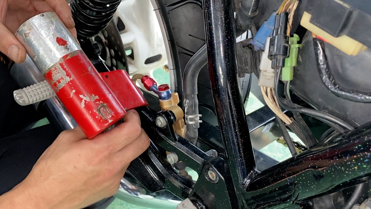 xjr400初期型4HMの走行中にマフラーのサイレンサー置く場所