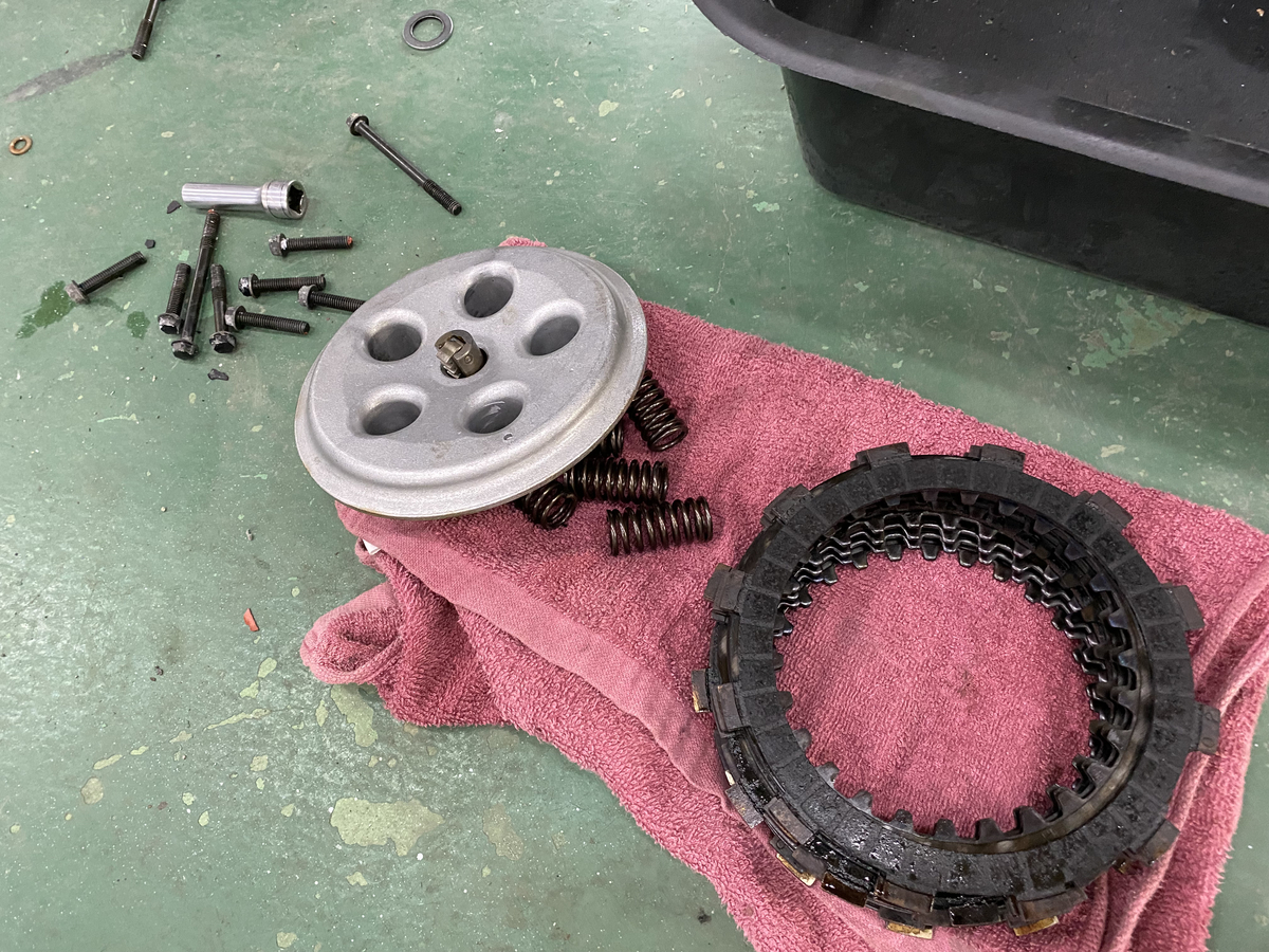 xjr400初期型4hmの純正クラッチオーバーホールキットでクラッチのオーバーホールをする方法