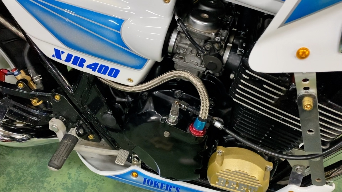 【デュアルカウル】xjr400初期型4HMのブリーザーホース（メッシュ）などの細かい位置調整