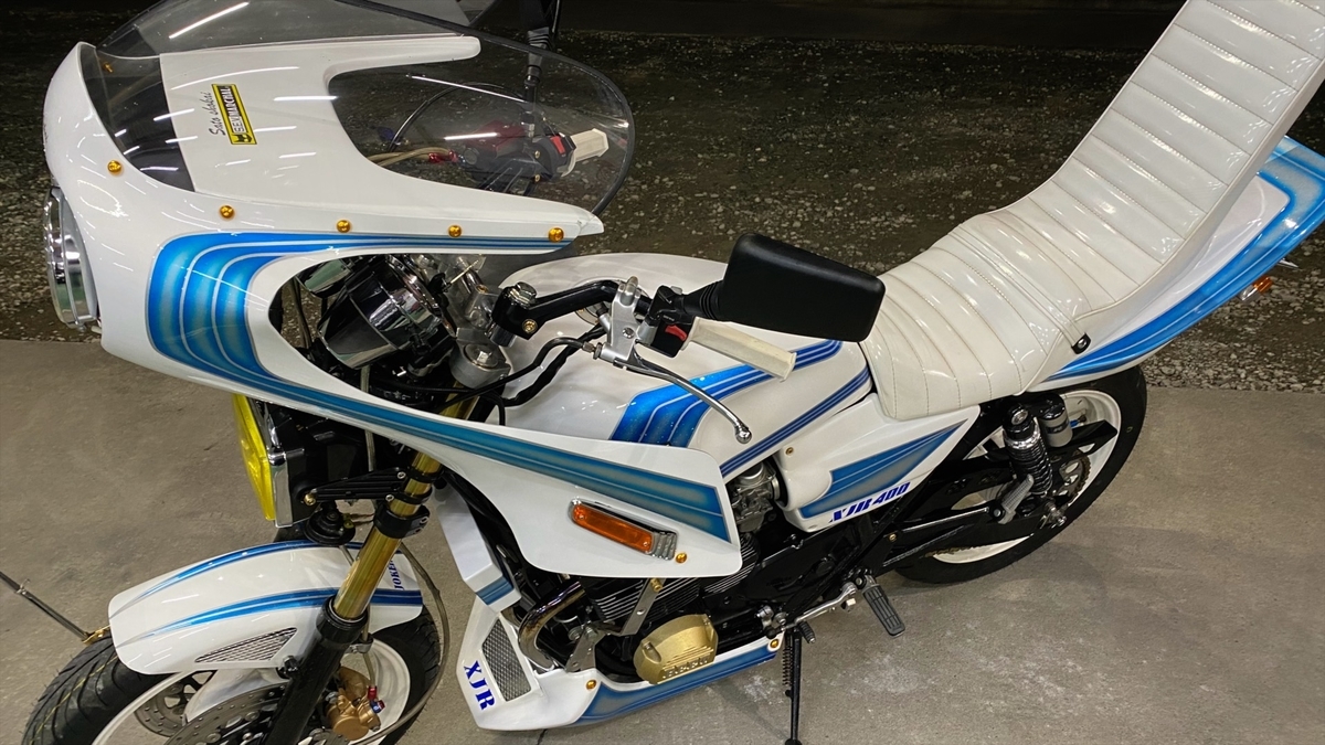 【デュアルカウル】xjr400初期型4HMのブリーザーホース（メッシュ）などの細かい位置調整