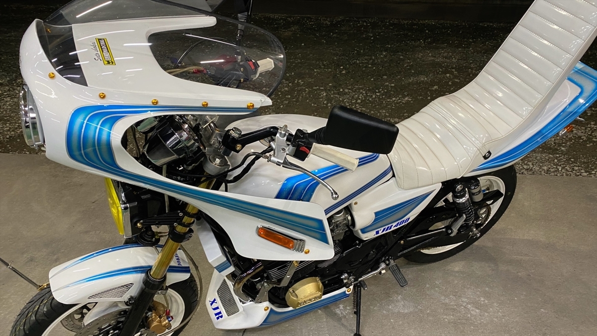 メルカリで83万で買ったxjr400初期型4HMを車屋さんで整備、カスタムした。