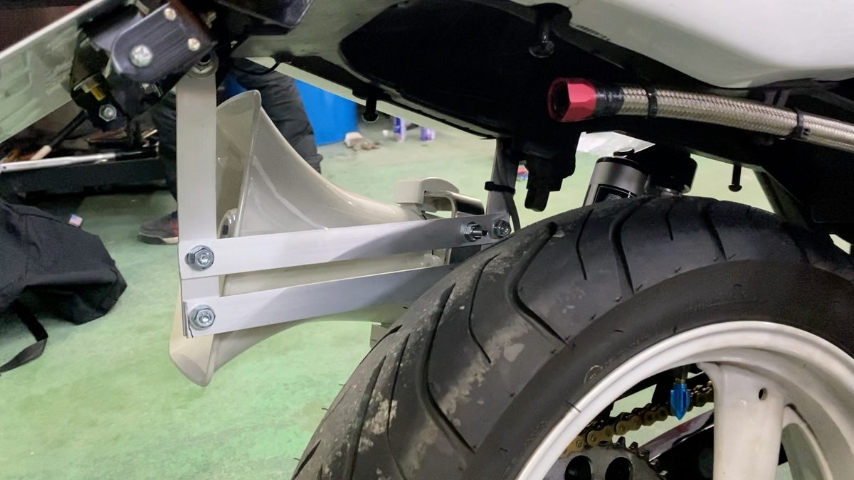 バイク用拡声器（ブルートゥース）をxjr400に取り付ける方法 - Toshiの