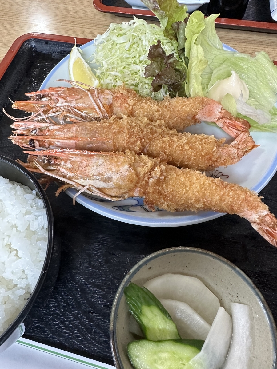 ひたちなか市にあるお食事処こけらやで特大エビフライ定食を食す