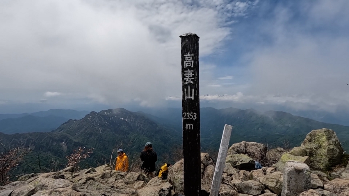 戸隠牧場から高妻山山頂