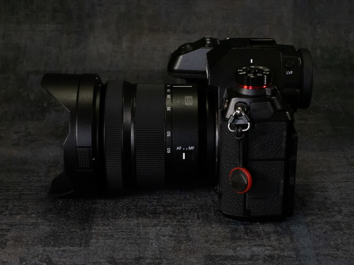 コンパクトで写りも良い広角よりな標準ズームレンズ LUMIX S 20