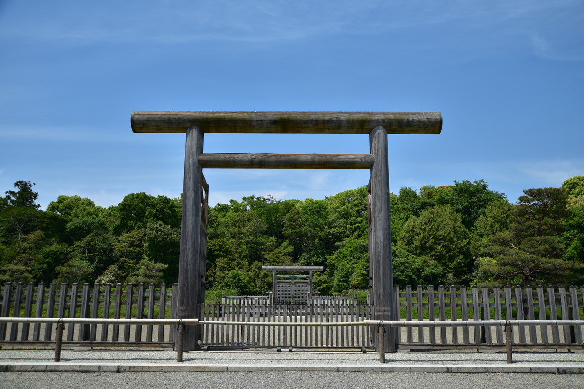 鳥居はシンメトリー効果のミニマルデザイン こばるとライダー日記