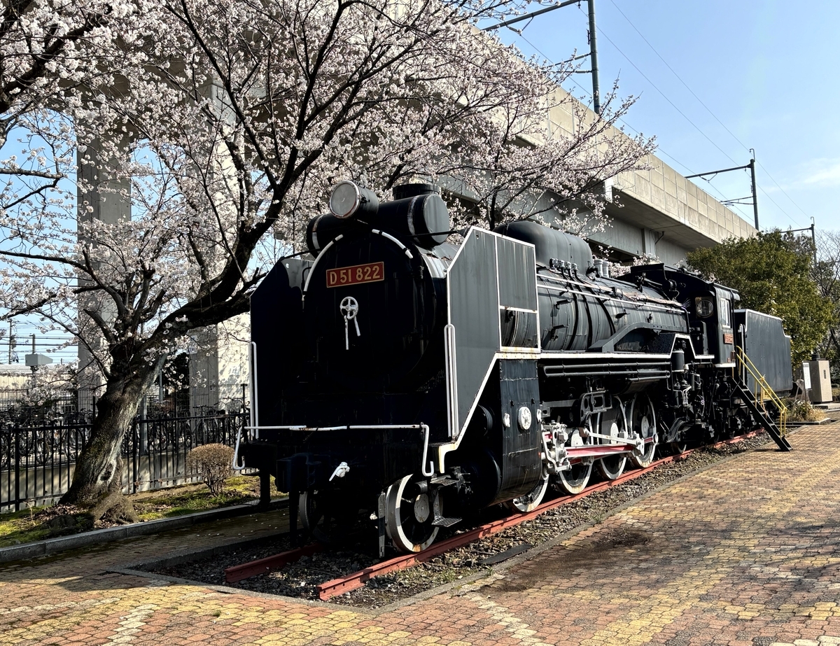 IRいしかわ鉄道 松任駅／桜と蒸気機関車（D51） - とし旅－シニア旅人