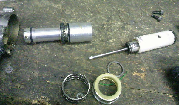 日立ビス打機のボディを交換 - 大工道具屋のひとりごと