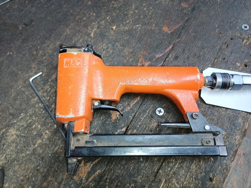 MAX エアータッカー　722、725 使えます。動作確認済み。エアー漏れ無し！ MAX エアータッカー722、725 使えます。動作確認済み。エアー