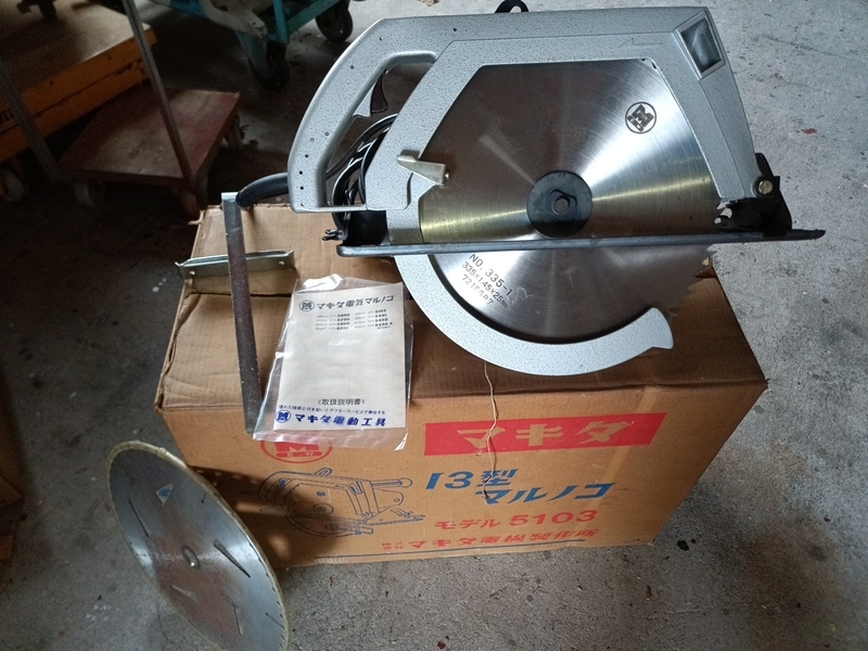 先輩が入荷 - 大工道具屋のひとりごと