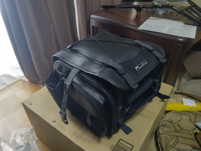モンチさん専用　MT25 キャリア MT-25に取り付けたハリケーンのリアキャリアとGIVIのトップ
