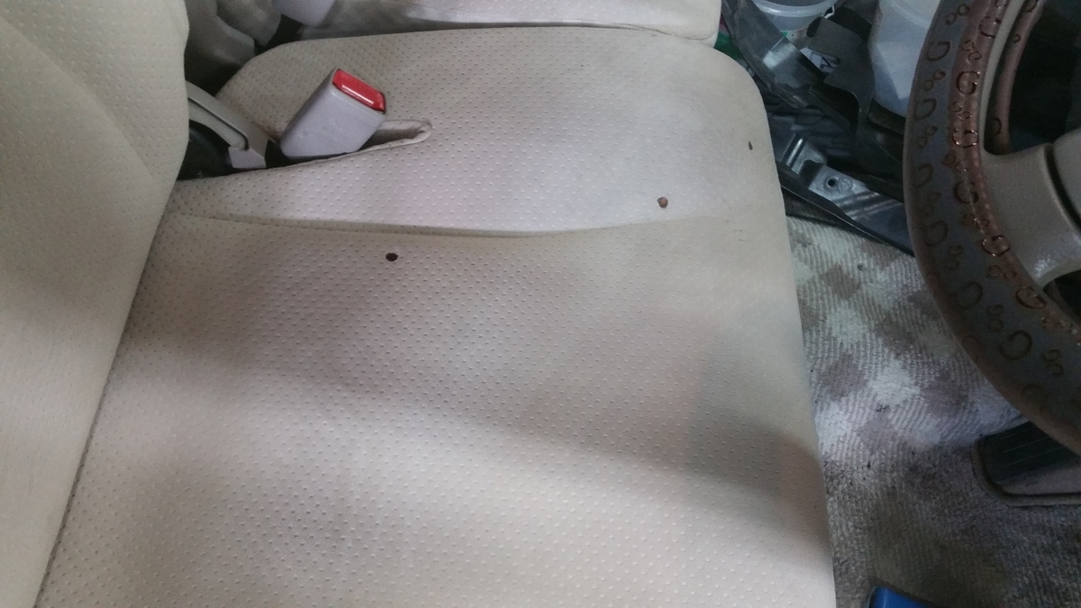 車内装修理＃89 日産 モコ モケットシート焦げ穴 補修 札幌車内装修理