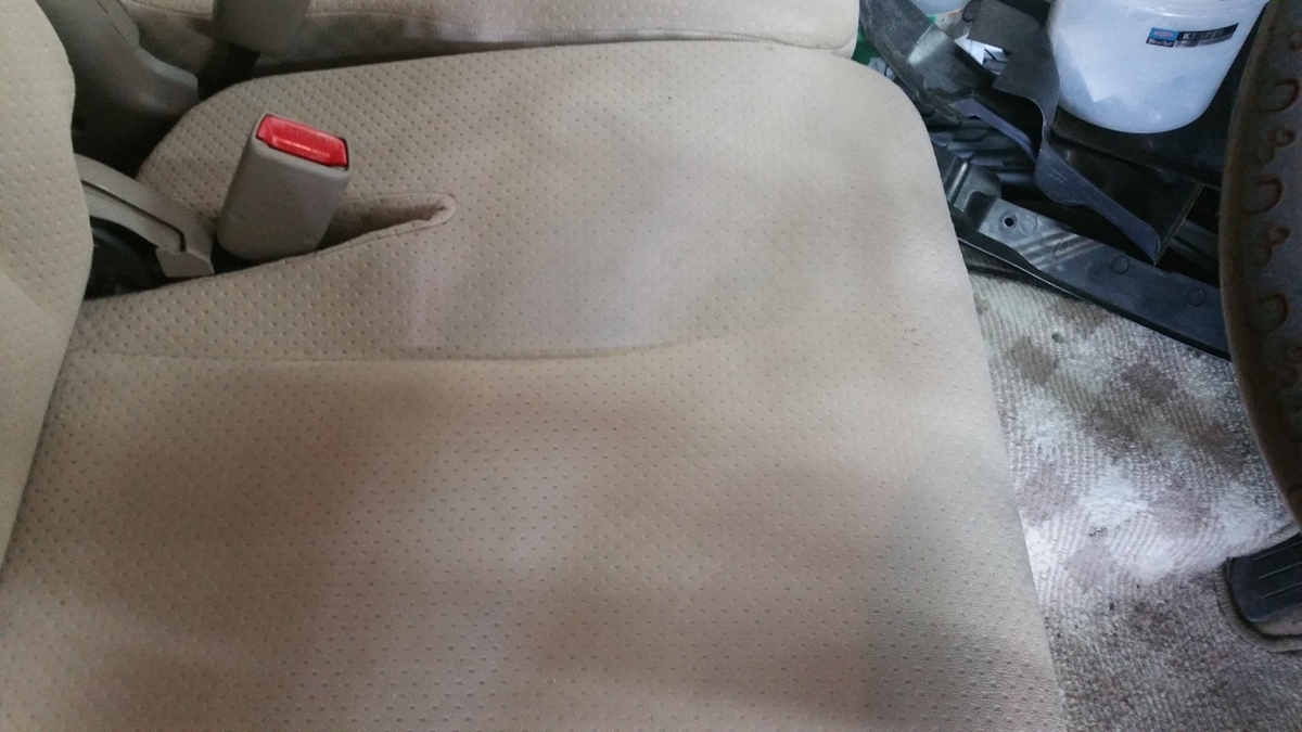 車内装修理＃89 日産 モコ モケットシート焦げ穴 補修 札幌車内装修理