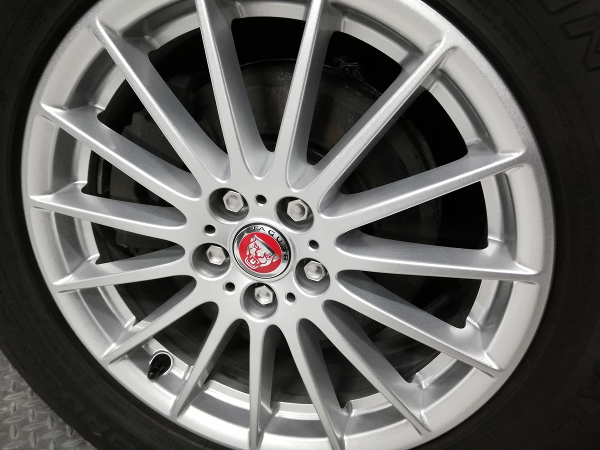ジャガー/F-PACE　メッキ硫黄錆除去＋ボディ研磨＋樹脂硬化型コーティング【Ω /OMEGA】+ホイールコーティング　温泉地　札幌４