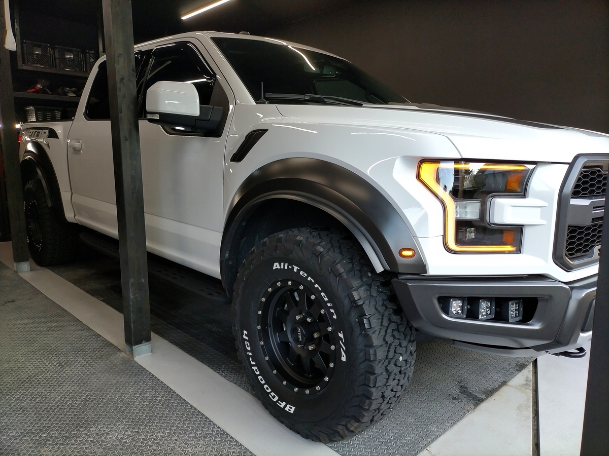 フォード/ F-150 ラプター ボディ磨き＋樹脂硬化型コーティング【Ω/OMEGA】札幌北広島ガラスコーティング５
