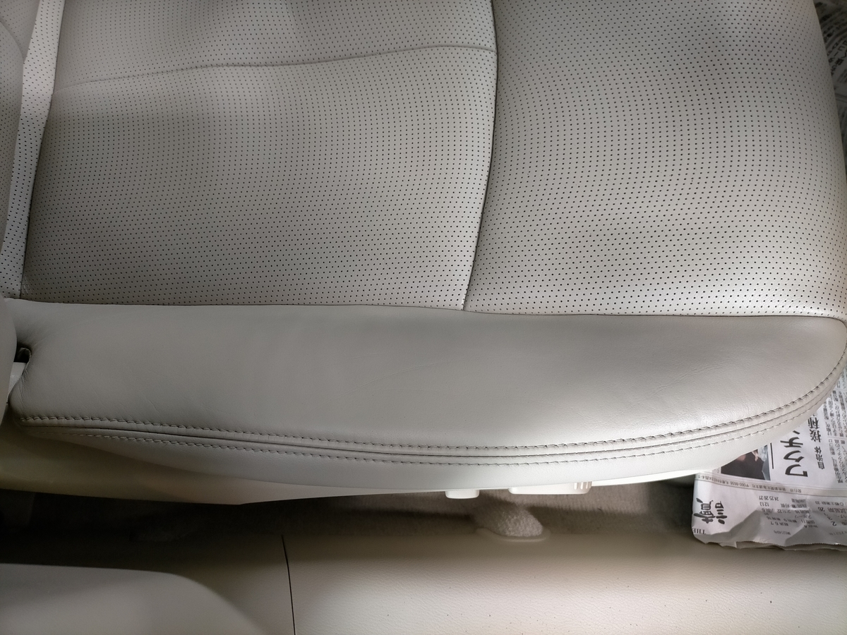 日産/スカイラインHV  本革レザーシート 劣化・擦れ・シワ補修札幌清田１
