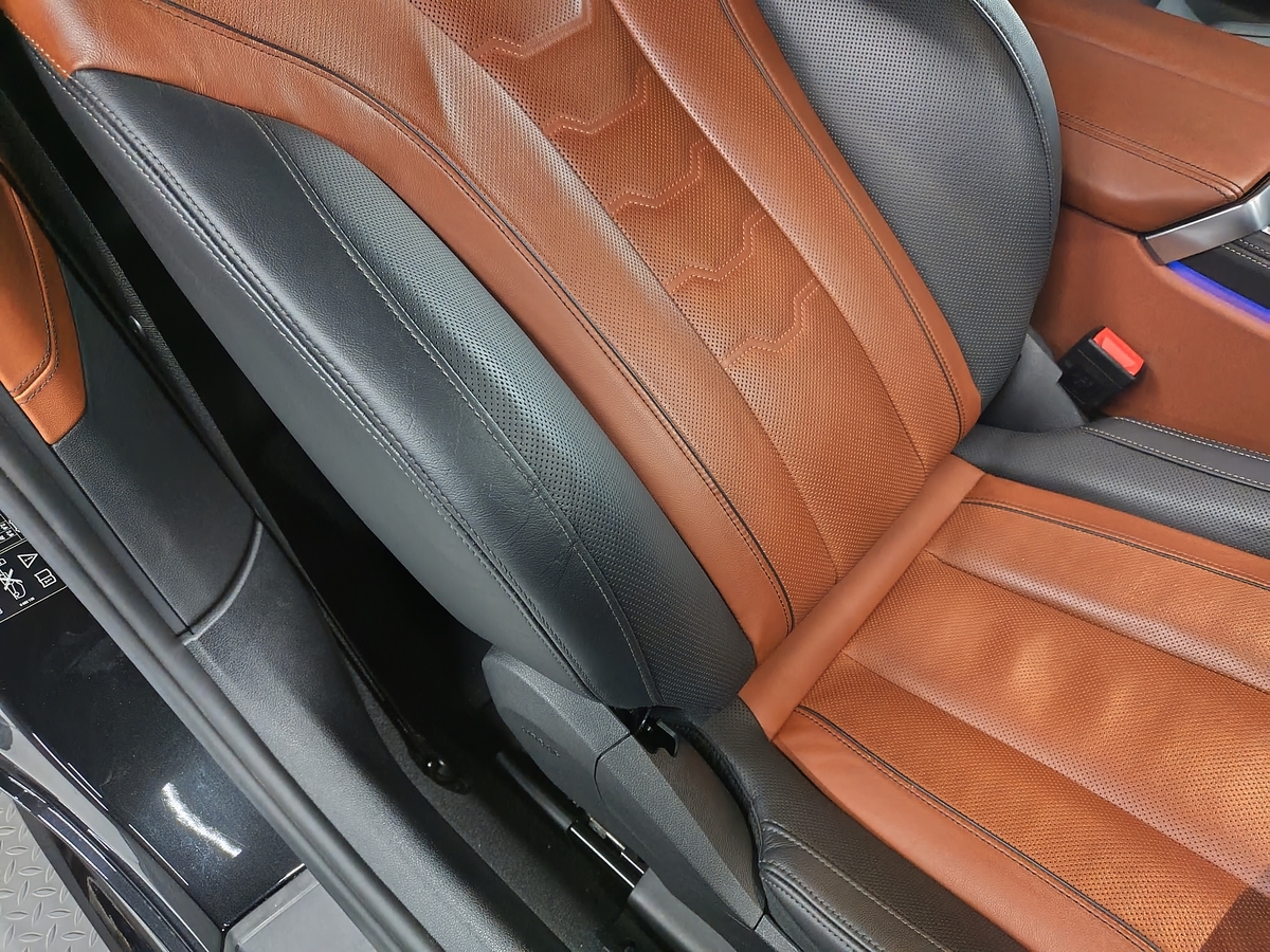 BMW M850i グランクーペ G15 劣化革シート擦れ補修リペア 車内装修理札幌北広島恵庭江別千歳ディーラー３