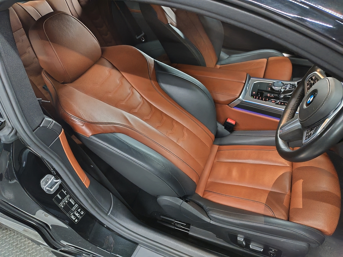 BMW M850i グランクーペ G15 劣化革シート擦れ補修リペア 車内装修理札幌北広島恵庭江別千歳ディーラー４
