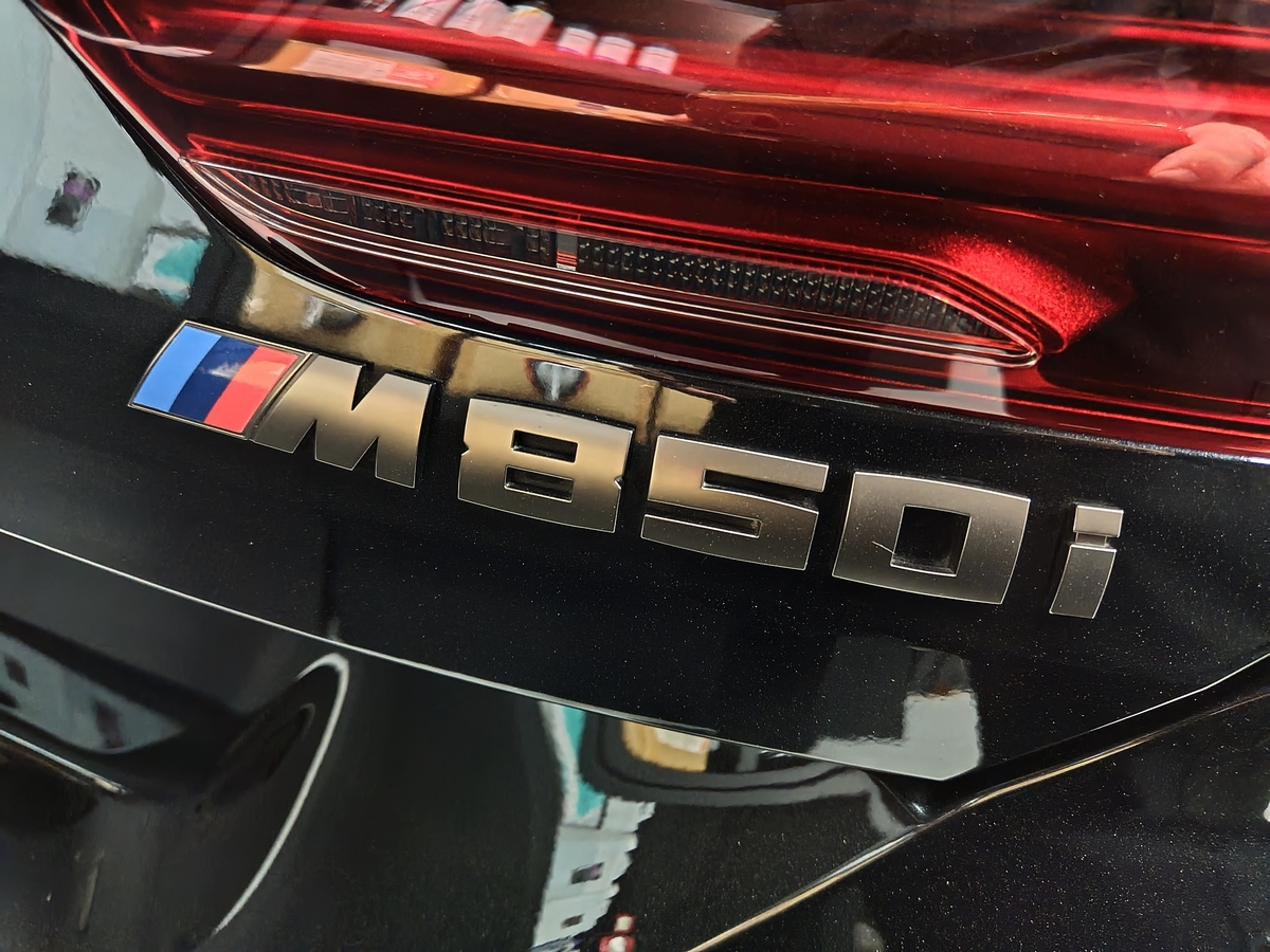 BMW M850i グランクーペ G15 劣化革シート擦れ補修リペア 車内装修理札幌北広島恵庭江別千歳ディーラー５