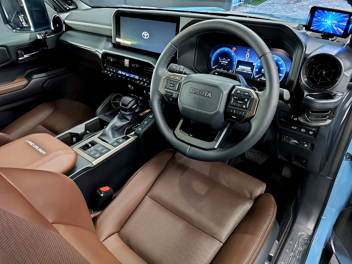 未使用 車 内装品 ボタン付き 黒 スズキ ワゴンRカスタムZ 2022年モデル HYBRID ZX 4WDの価格