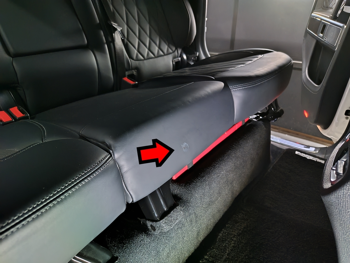 W463型メルセデスG400d マヌファクトゥーアエディション 革レザーシート剥がれ傷修理メルセデス札幌旭川北広島恵庭江別千歳ディーラーゲレンデGクラスビフォー