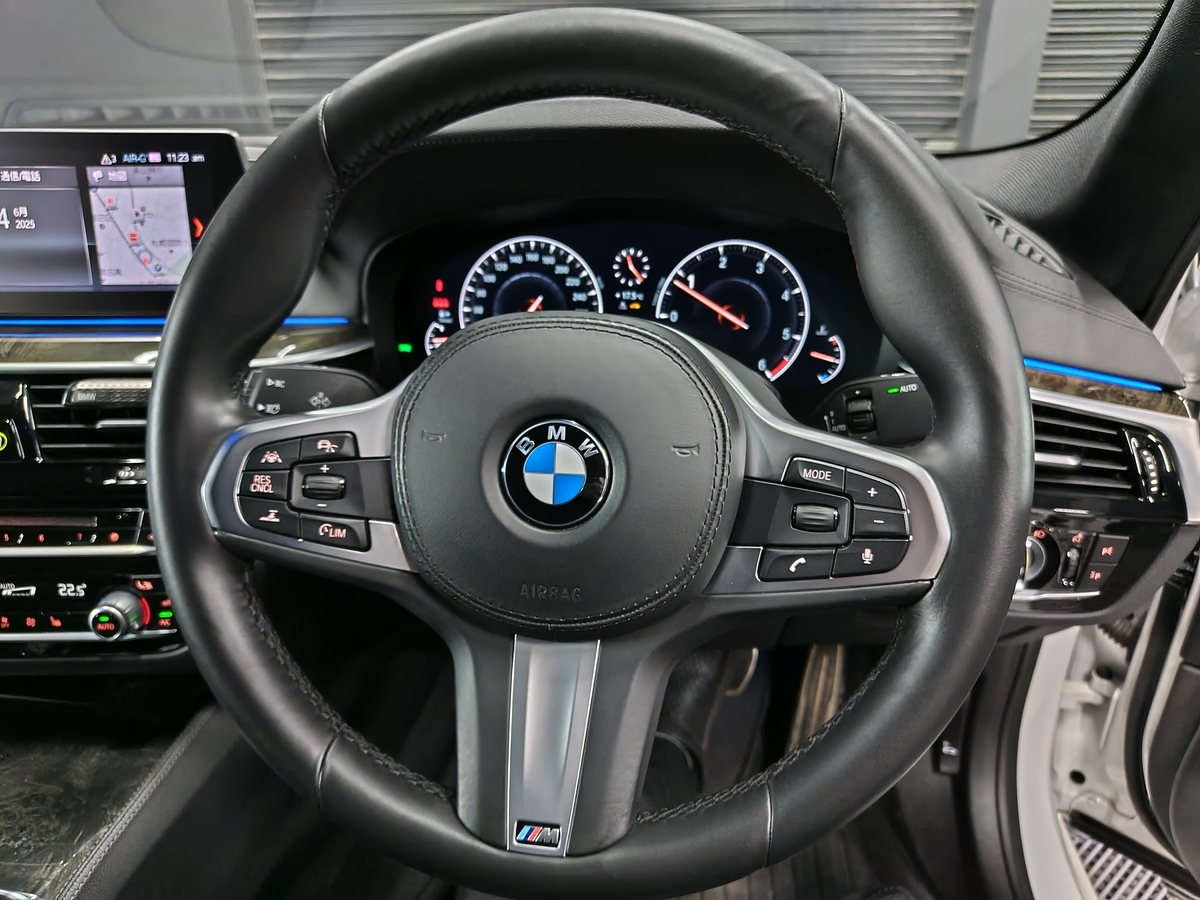 BMW 523d Mスポーツ ステアリングハンドル 染めQ塗装色ムラ＋擦れ補修修理札幌北広島恵庭江別千歳旭川国際興業モトーレンディーラー施工後