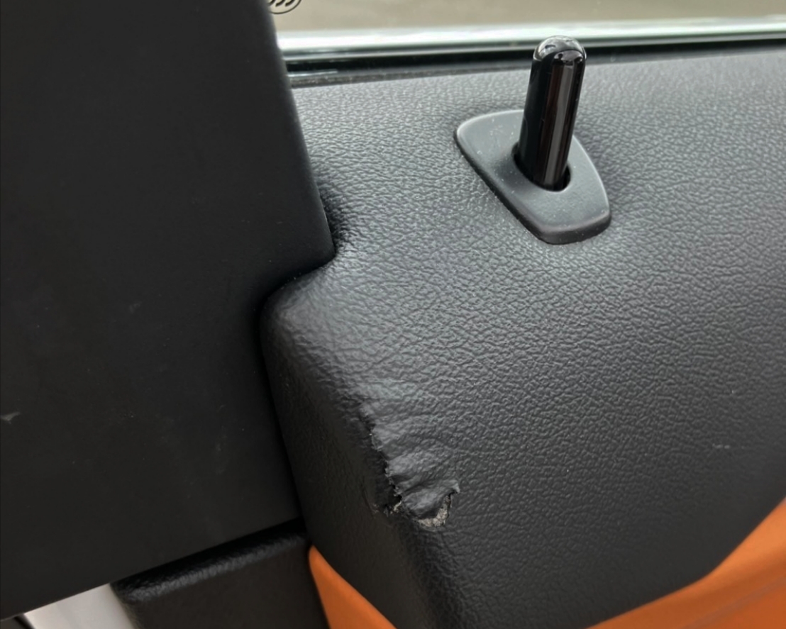 BMW X3 G01 内張りドアトリム裂け破れ傷補修修理札幌国際興業モトーレン北広島恵庭江別千歳旭川ディーラー